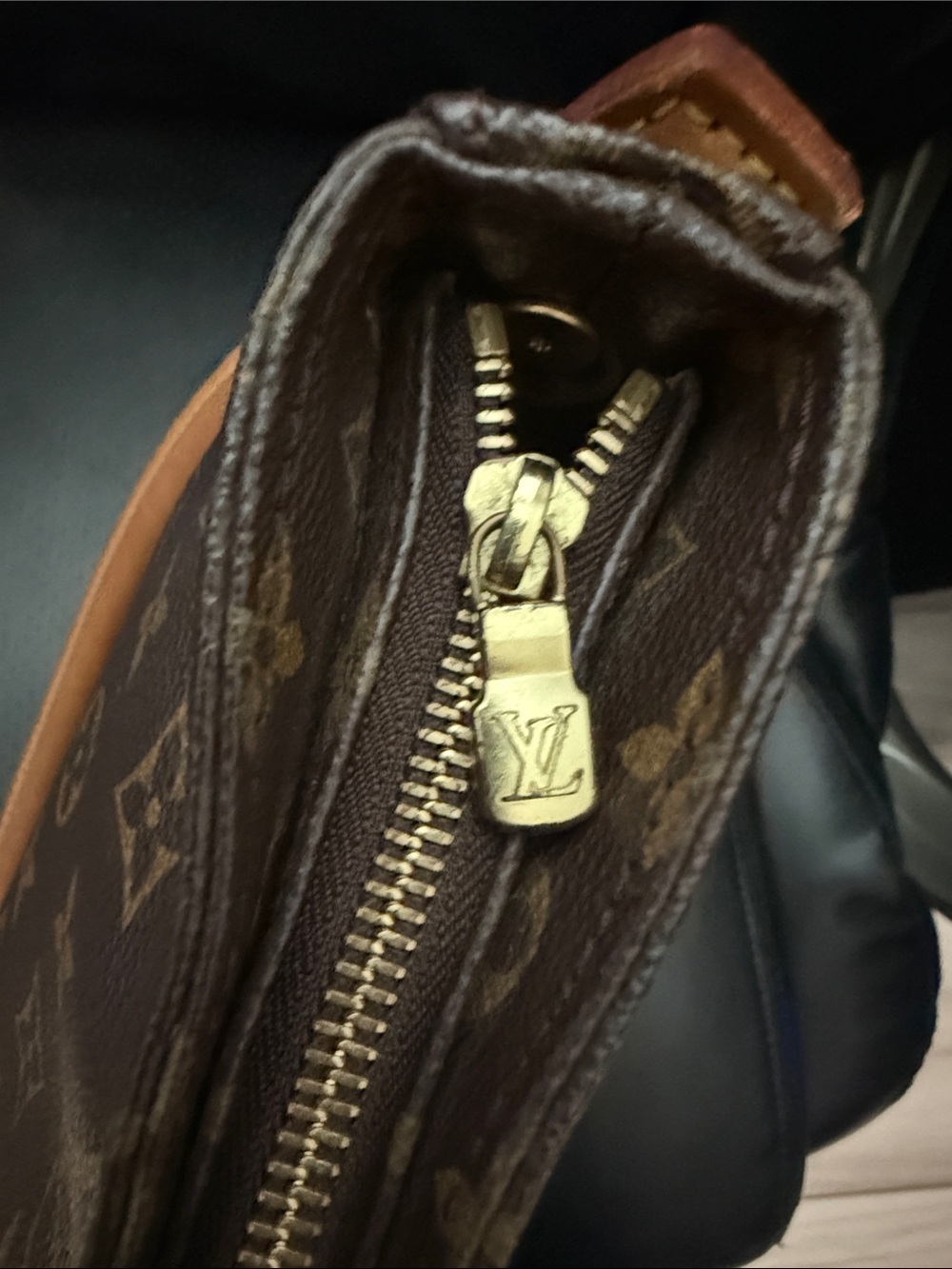 LOUIS VUITTON LOOPING GM MONOGRAM - Picture 8 of 10